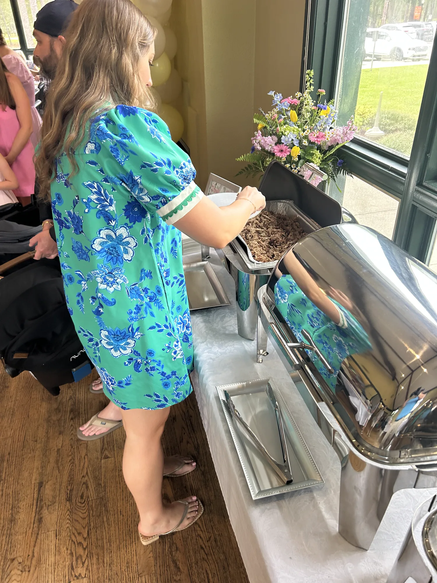 Guest serving themselves pulled pork at a buffet